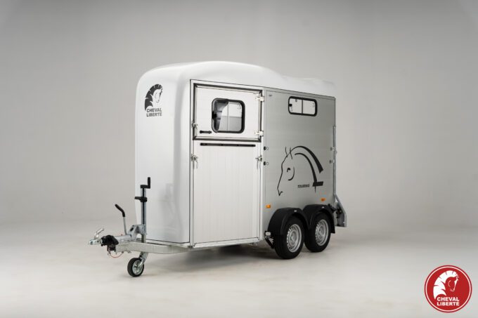 Cheval Liberté Touring One horse trailer in white