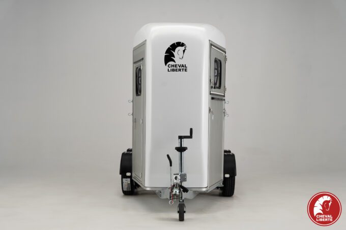Cheval Liberté Touring One horse trailer in white