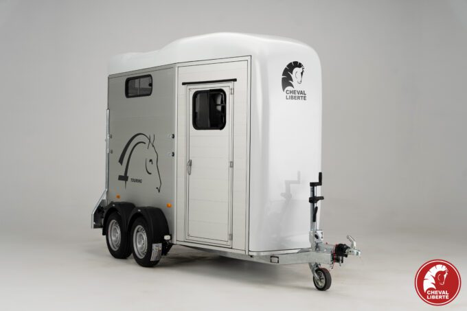 Cheval Liberté Touring One horse trailer in white