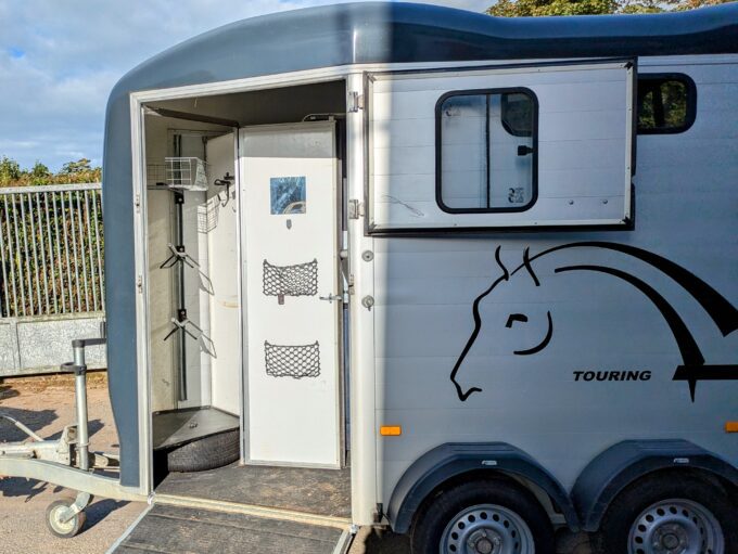 Cheval Liberté Touring Country 2 Horse Trailer with Tack Room