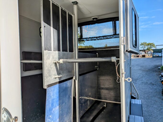 Cheval Liberté Touring Country 2 Horse Trailer with Tack Room