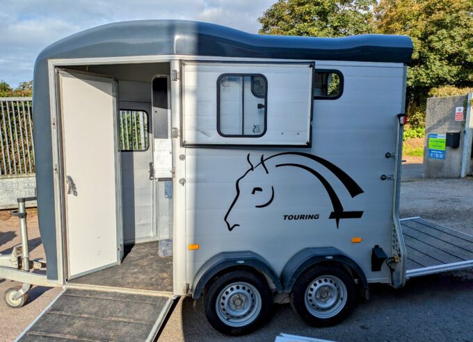 Cheval Liberté Touring Country 2 Horse Trailer with Tack Room