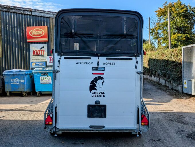 Cheval Liberté Touring Country 2 Horse Trailer with Tack Room