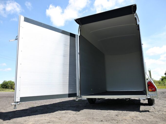 Debon Roadster C300 Box Van Trailer