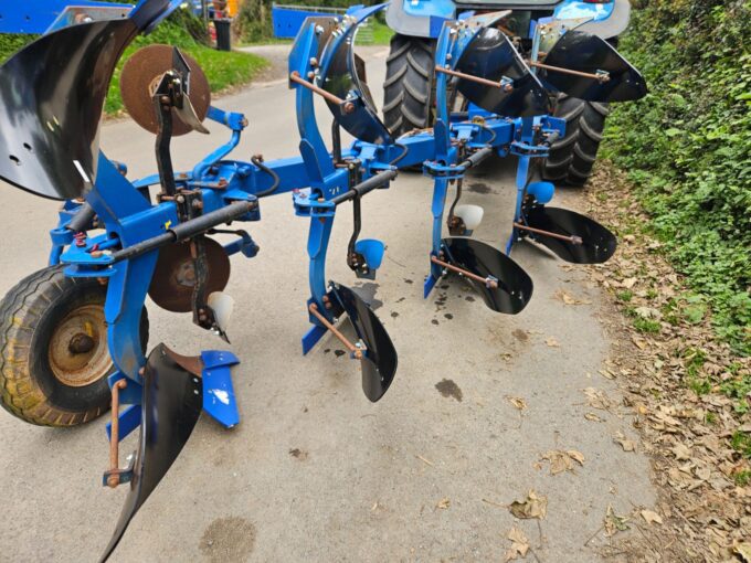 Overum CX 490H Four Furrow Mounted Reversible Plough