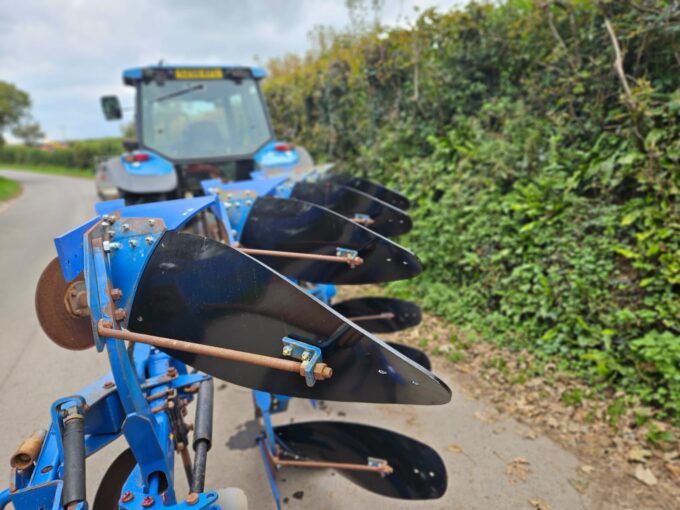 Overum CX 490H Four Furrow Mounted Reversible Plough