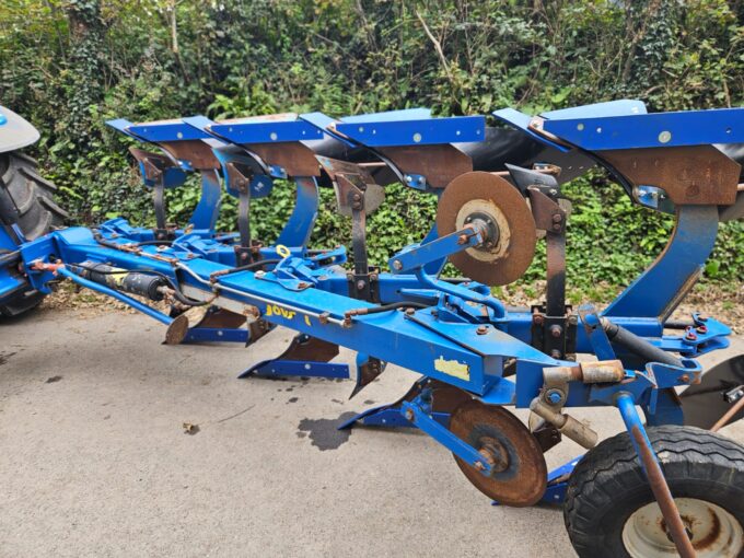 Overum CX 490H Four Furrow Mounted Reversible Plough