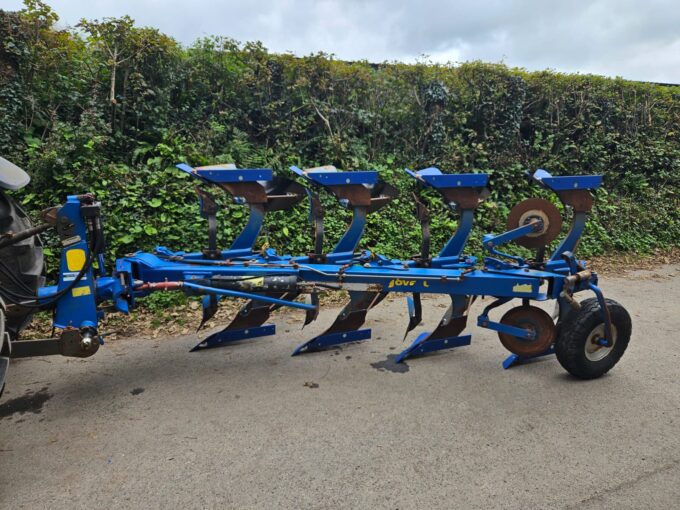 Overum CX 490H Four Furrow Mounted Reversible Plough