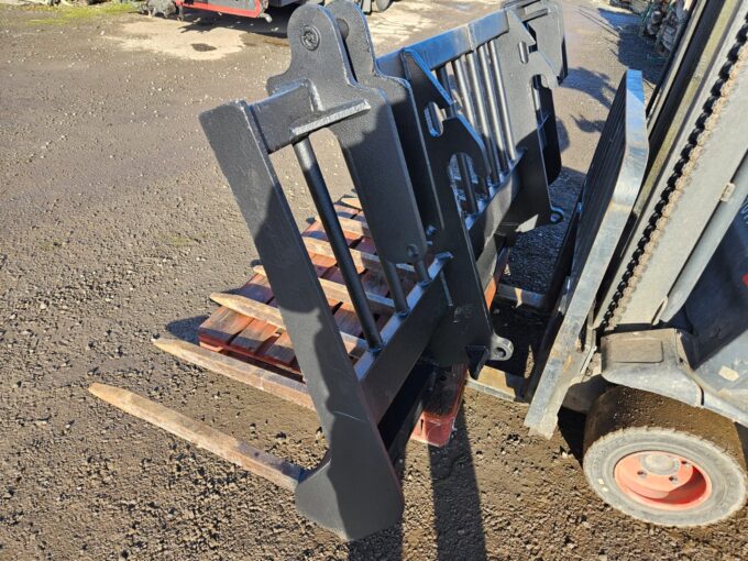 7' 6" dung fork with Hardox tines and JCB quick fit brackets