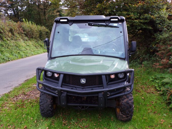 John Deere Gator XUV865M 4x4 UTV