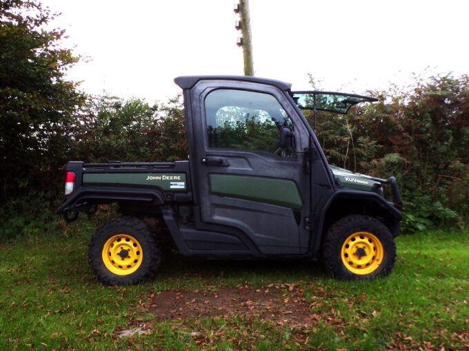 John Deere Gator XUV865M 4x4 UTV