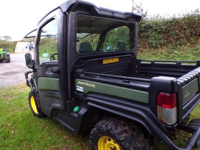 John Deere Gator XUV865M 4x4 UTV