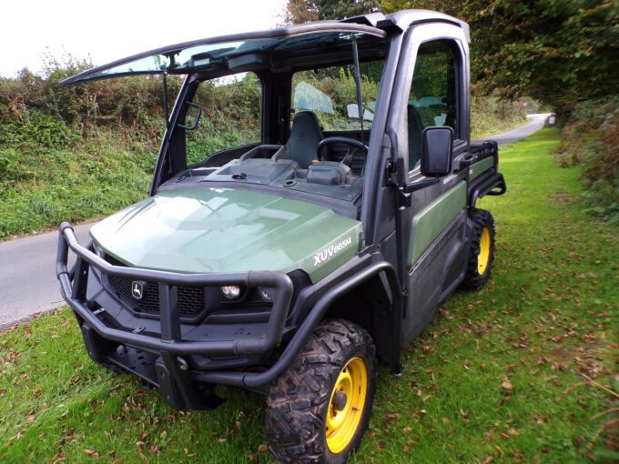 John Deere Gator XUV865M 4x4 UTV