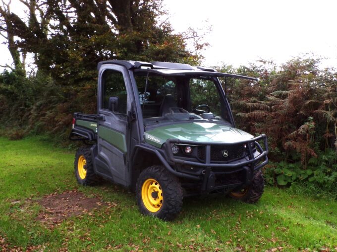 John Deere Gator XUV865M 4x4 UTV