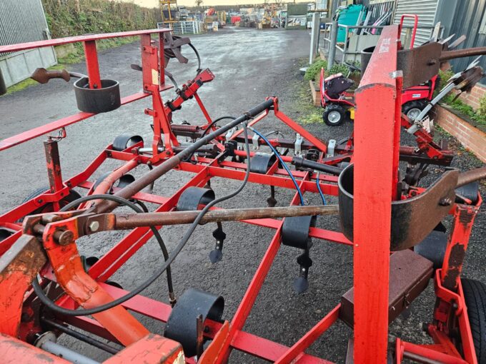 Kongskilde 4m hydraulic folding cultivator