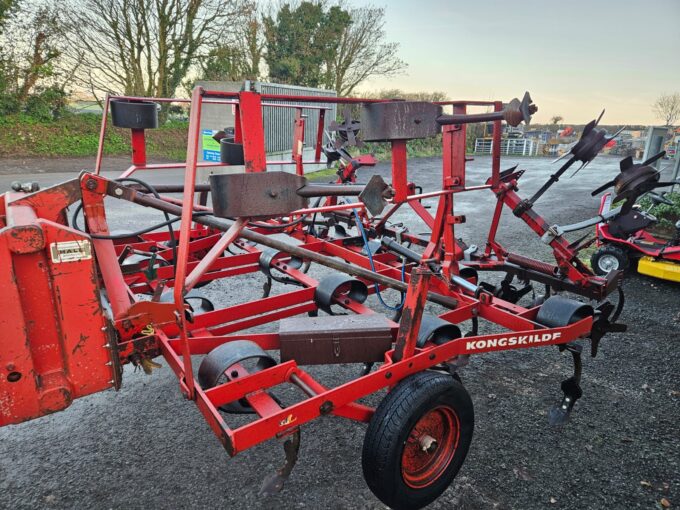 Kongskilde 4m hydraulic folding cultivator