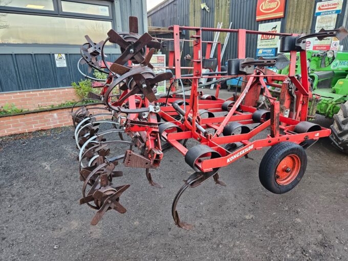 Kongskilde 4m hydraulic folding cultivator