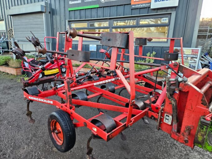 Kongskilde 4m hydraulic folding cultivator