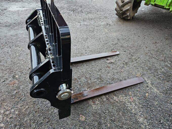 Manitou floating pallet forks