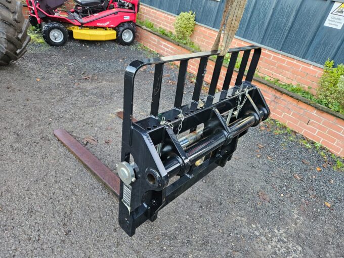 Manitou floating pallet forks