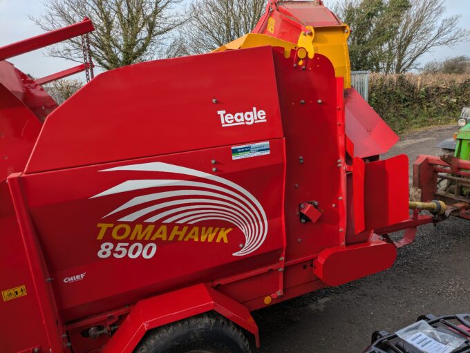 Used Teagle Tomahawk 8500 bale processor straw chopper