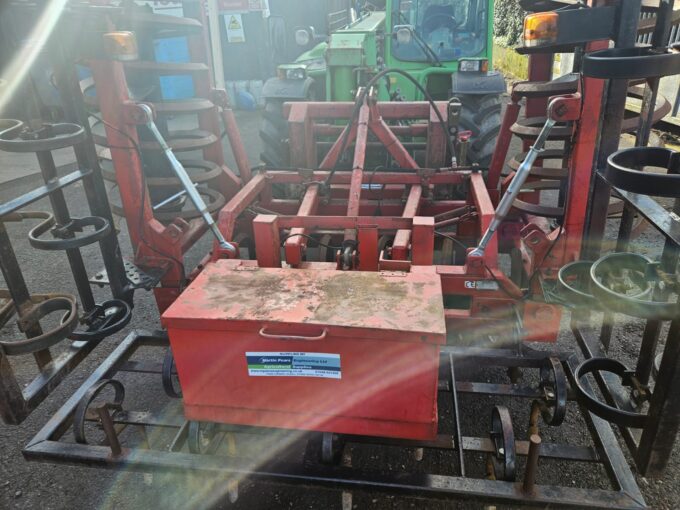 Farm Force 4m Hydraulic Folding Front Press