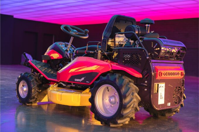 CANYCOM CMX2408 Ride-on Brushcutter - Image 5