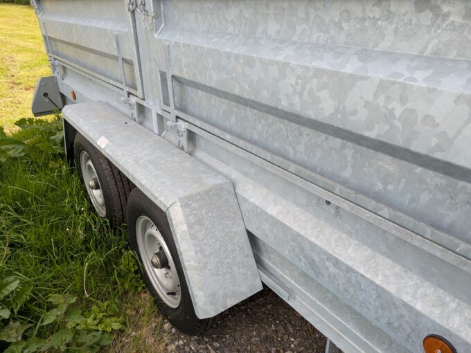 CLH 12ft x 5ft Livestock Trailer mud guards