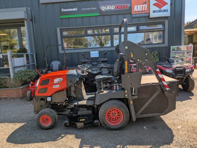 Kioti WD1260 side profile