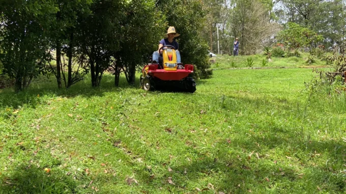 Canycom CMX1402 Ride-on Brushcutter