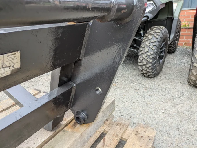 Albutt pallet forks on manitou brackets