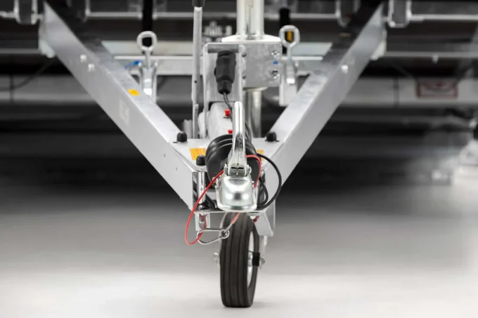 Debon Roadster Platform Tipping Trailer tow hitch detail